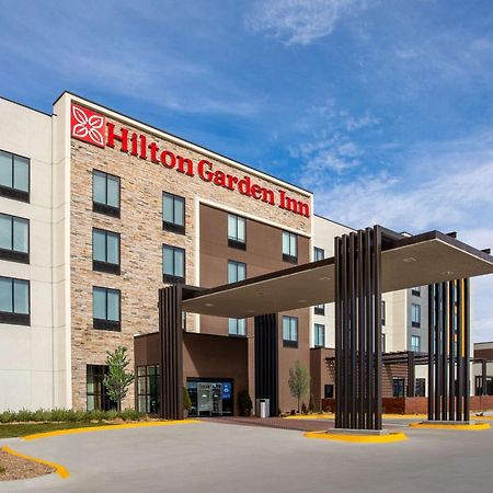 Hilton Garden Inn Hays, Ks Bagian luar foto