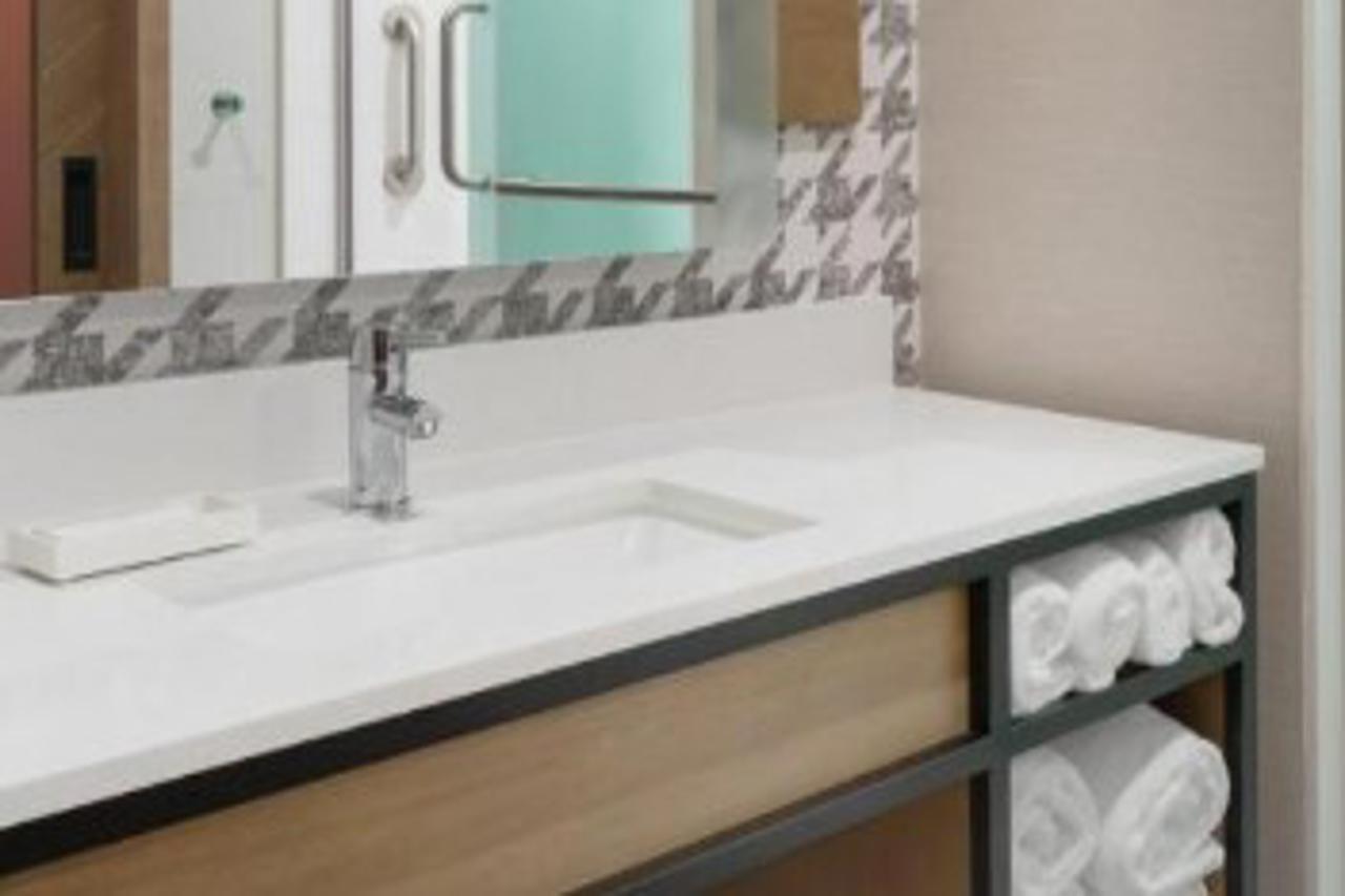 Hilton Garden Inn Hays, Ks Bagian luar foto