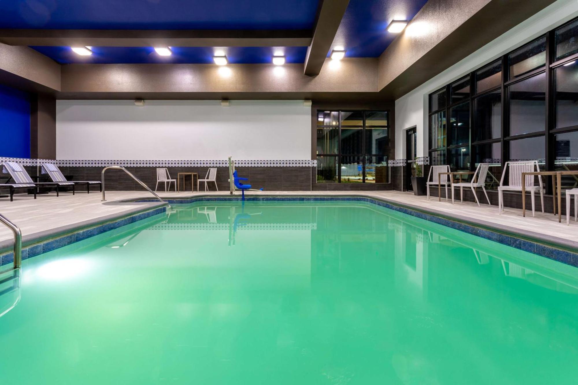 Hilton Garden Inn Hays, Ks Bagian luar foto