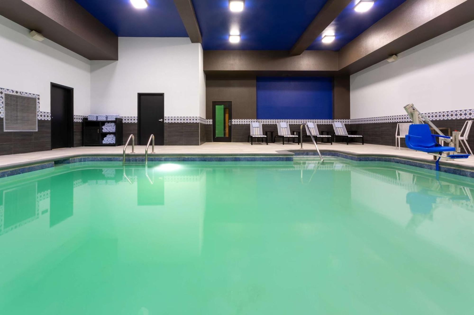 Hilton Garden Inn Hays, Ks Bagian luar foto