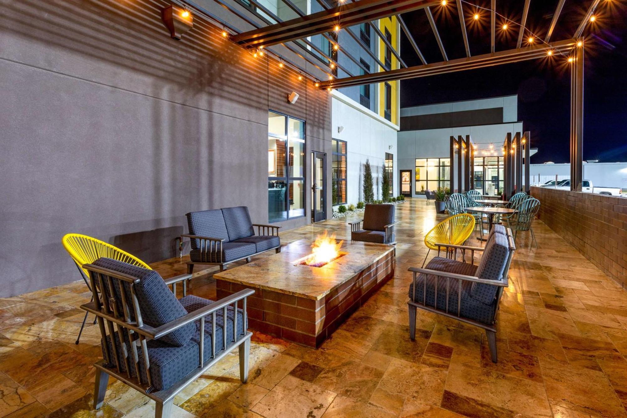 Hilton Garden Inn Hays, Ks Bagian luar foto