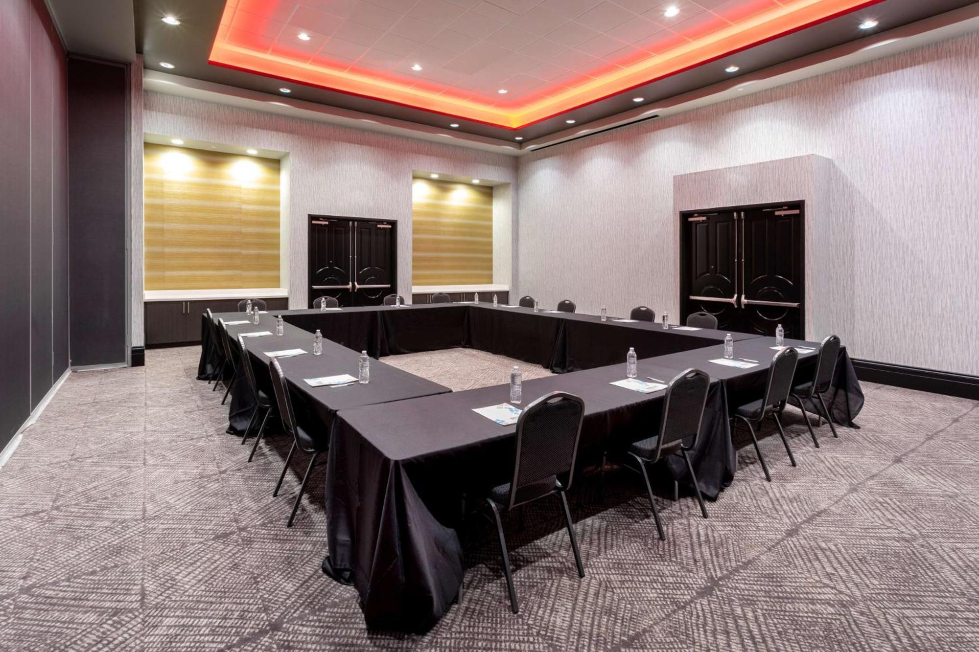 Hilton Garden Inn Hays, Ks Bagian luar foto