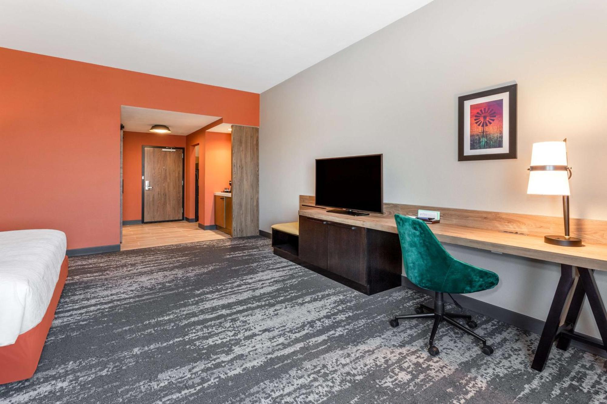 Hilton Garden Inn Hays, Ks Bagian luar foto